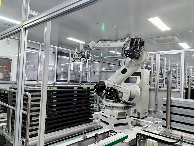 雄安新區(qū)首條信創(chuàng)產(chǎn)品數(shù)字化產(chǎn)線自動(dòng)化裝配作業(yè)。雄安百信信息科技有限公司供圖