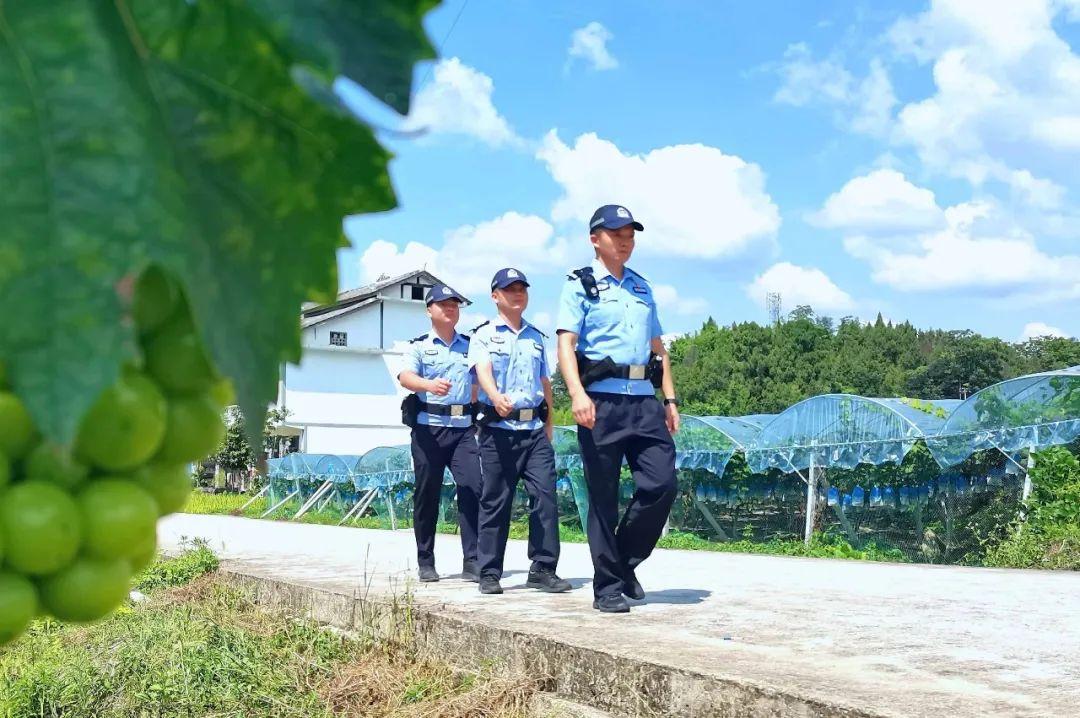 民警巡邏.jpg