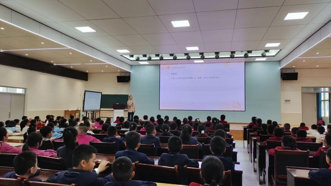 法治副校長開展宣講活動(dòng)現(xiàn)場畫面.jpg