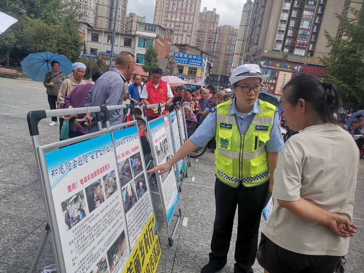 貴州獨山多部門聯(lián)合開展交通安全宣傳 花燈說唱讓安全知識“活”起來