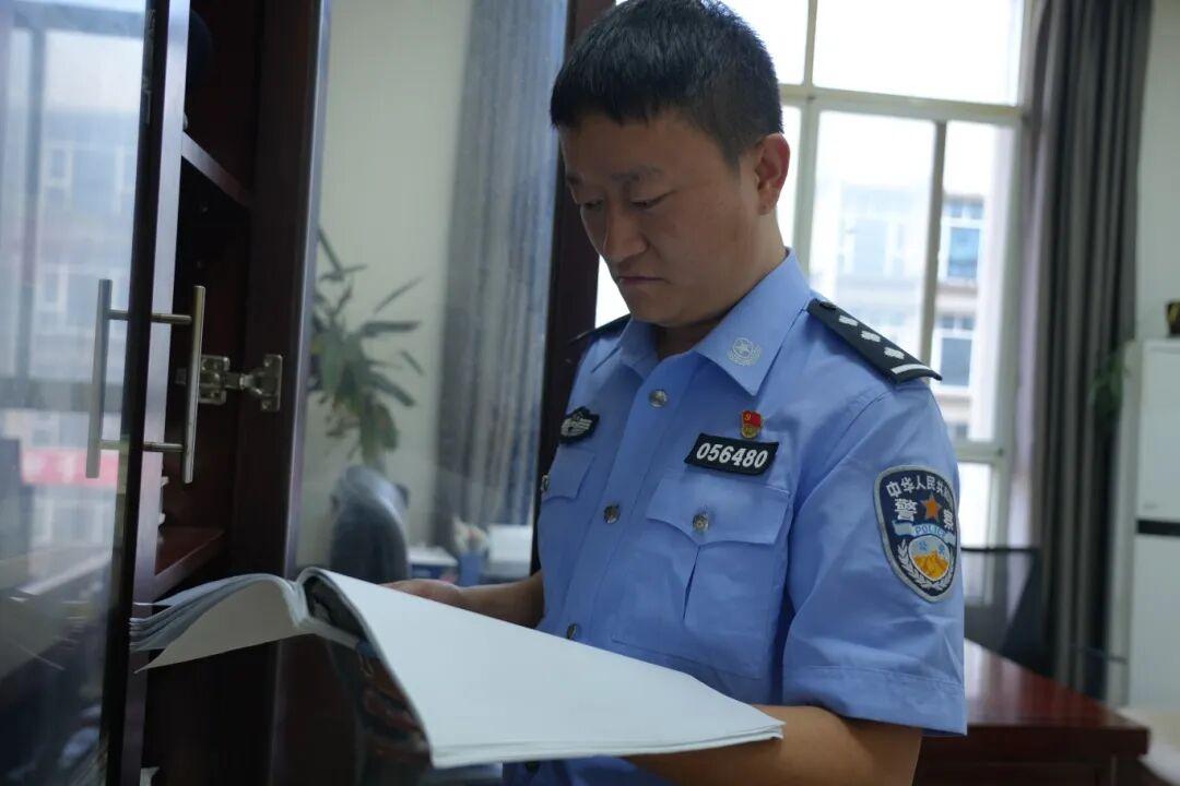 左舵：深山礪劍十年路，云端亮劍護安寧