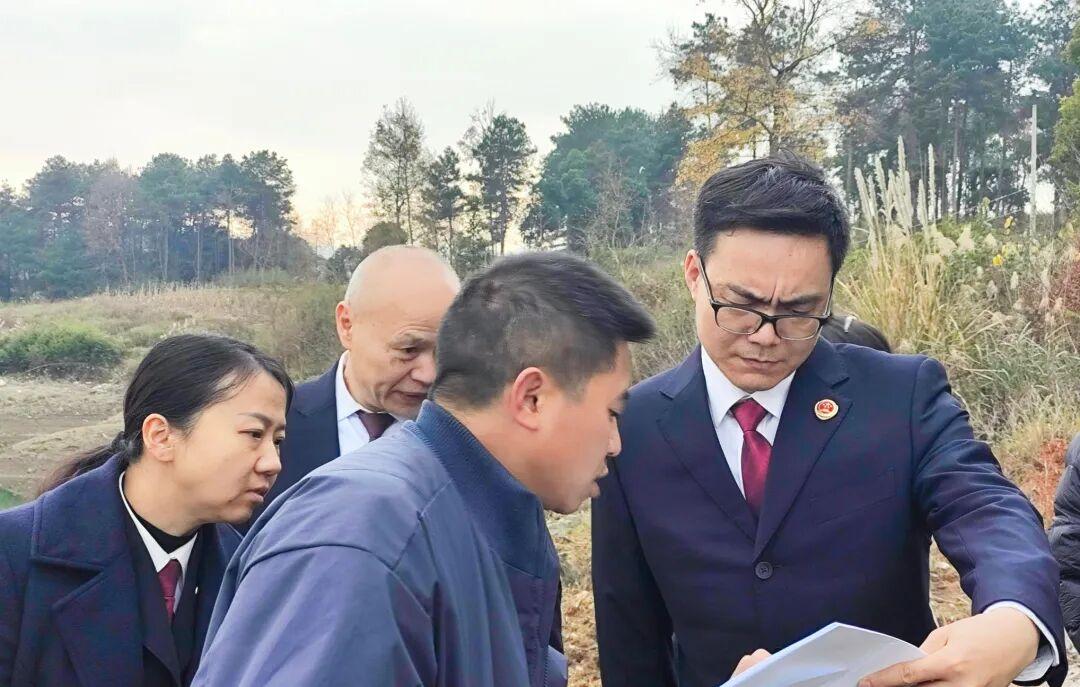 圖1  檢察機(jī)關(guān)實(shí)地調(diào)查.jpg