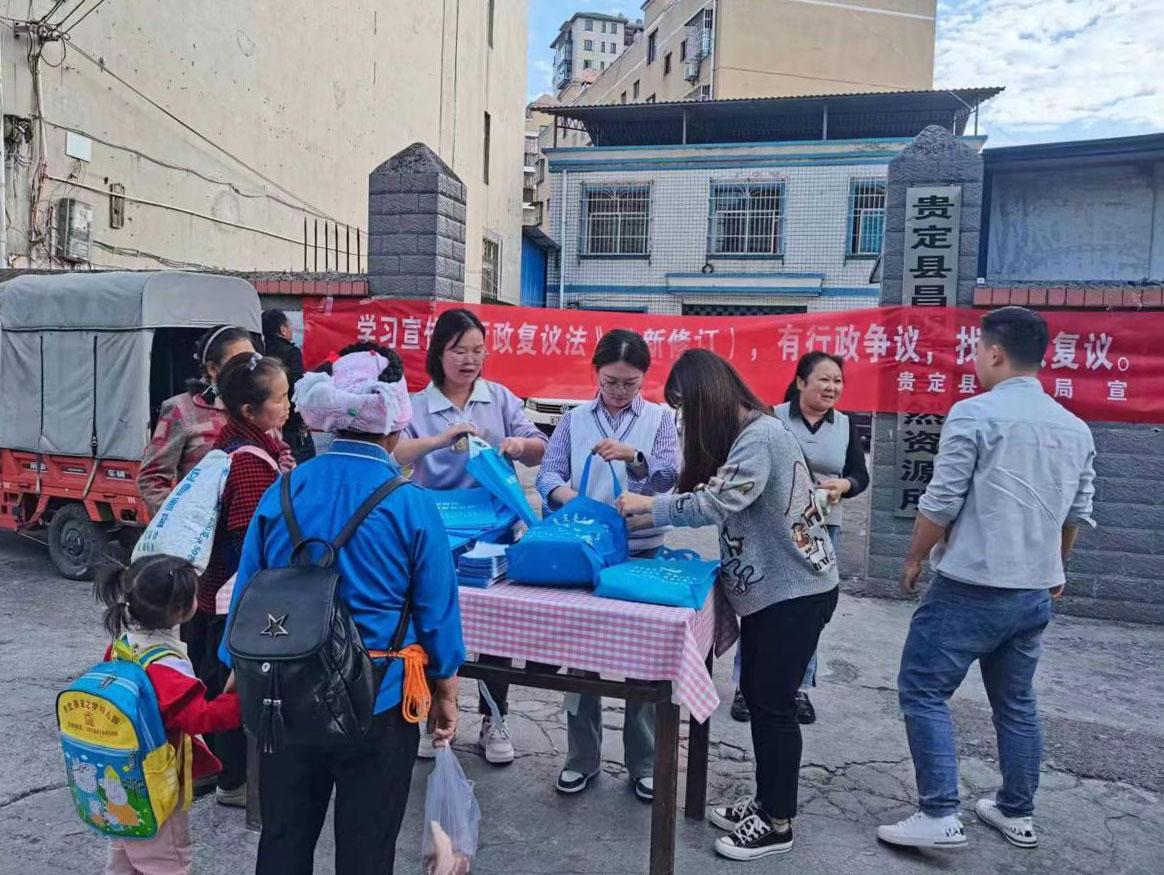 圖4 行政復(fù)議法治宣傳現(xiàn)場.jpg