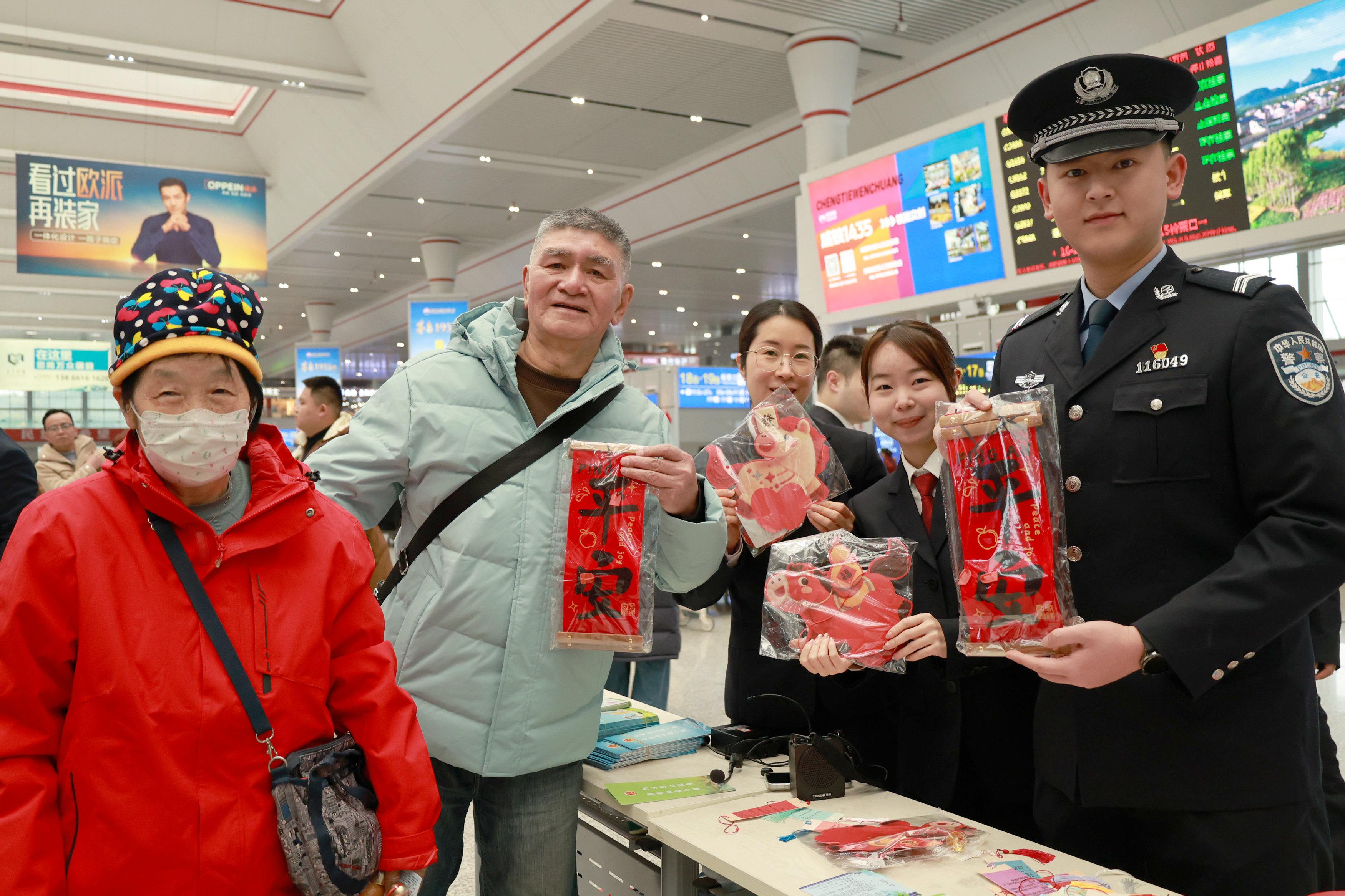 8 通過有獎(jiǎng)互動問答的方式讓法治知識深入人心.jpg