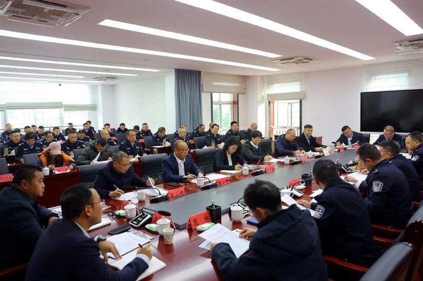 圖3 市公安局舉行黨風(fēng)政風(fēng)警風(fēng)監(jiān)督員聘任儀式。——安順公安融媒體中心供圖.jpg