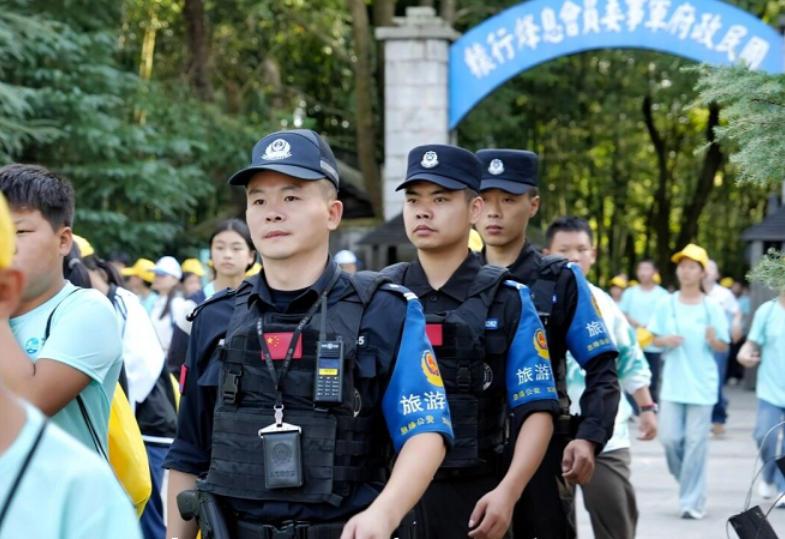 圖2 民警進(jìn)行常態(tài)巡防.jpg