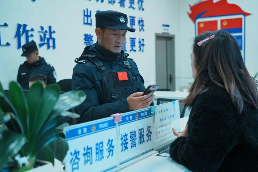 圖3六盤(pán)水市公安局水城分局雙水廣場(chǎng)街面警務(wù)站 &nbsp; &nbsp;顧毓勝.jpg