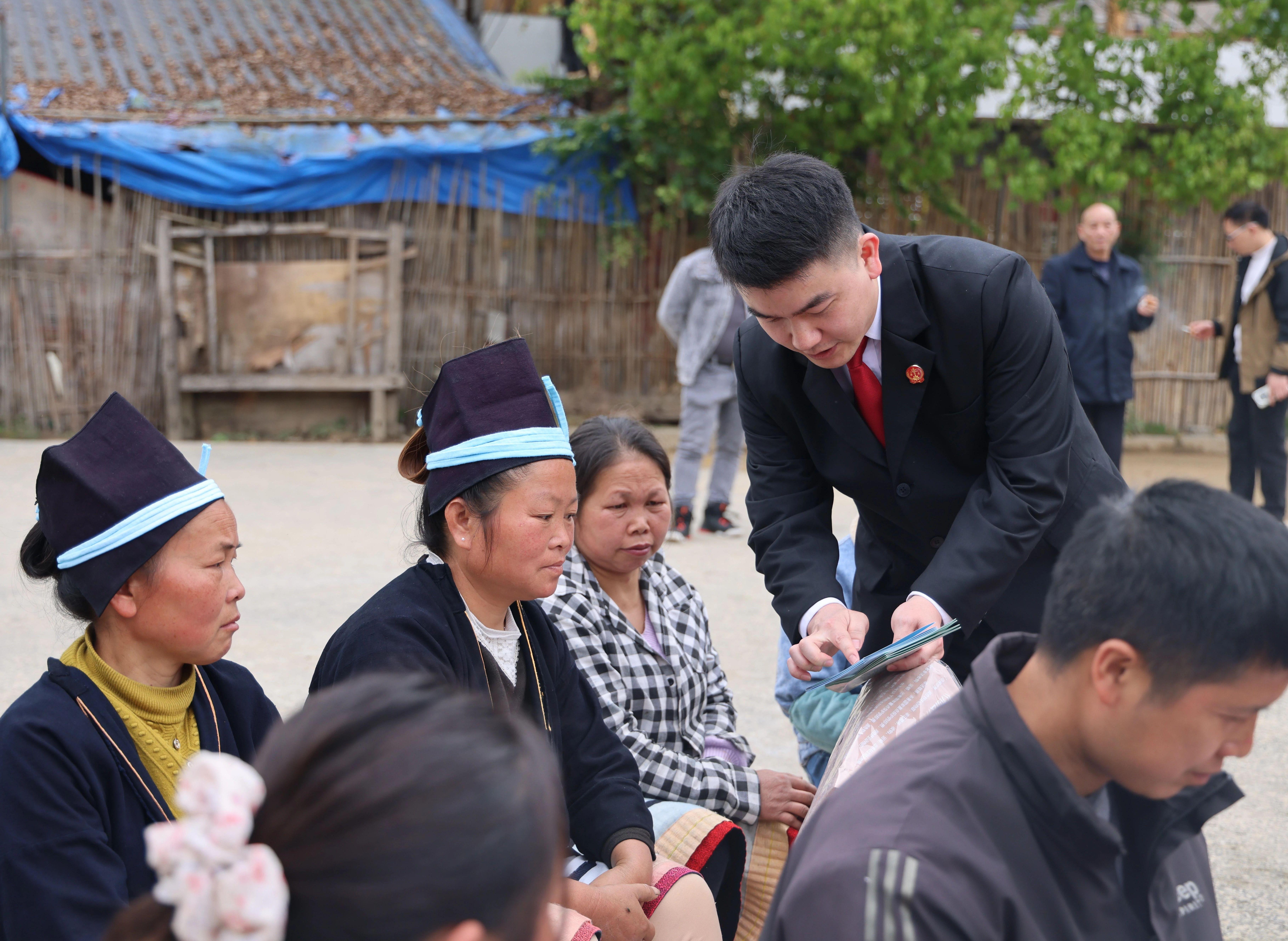 黔南多地法院開(kāi)展普法宣傳活動(dòng) 共筑野生鳥(niǎo)類保護(hù)法治防線