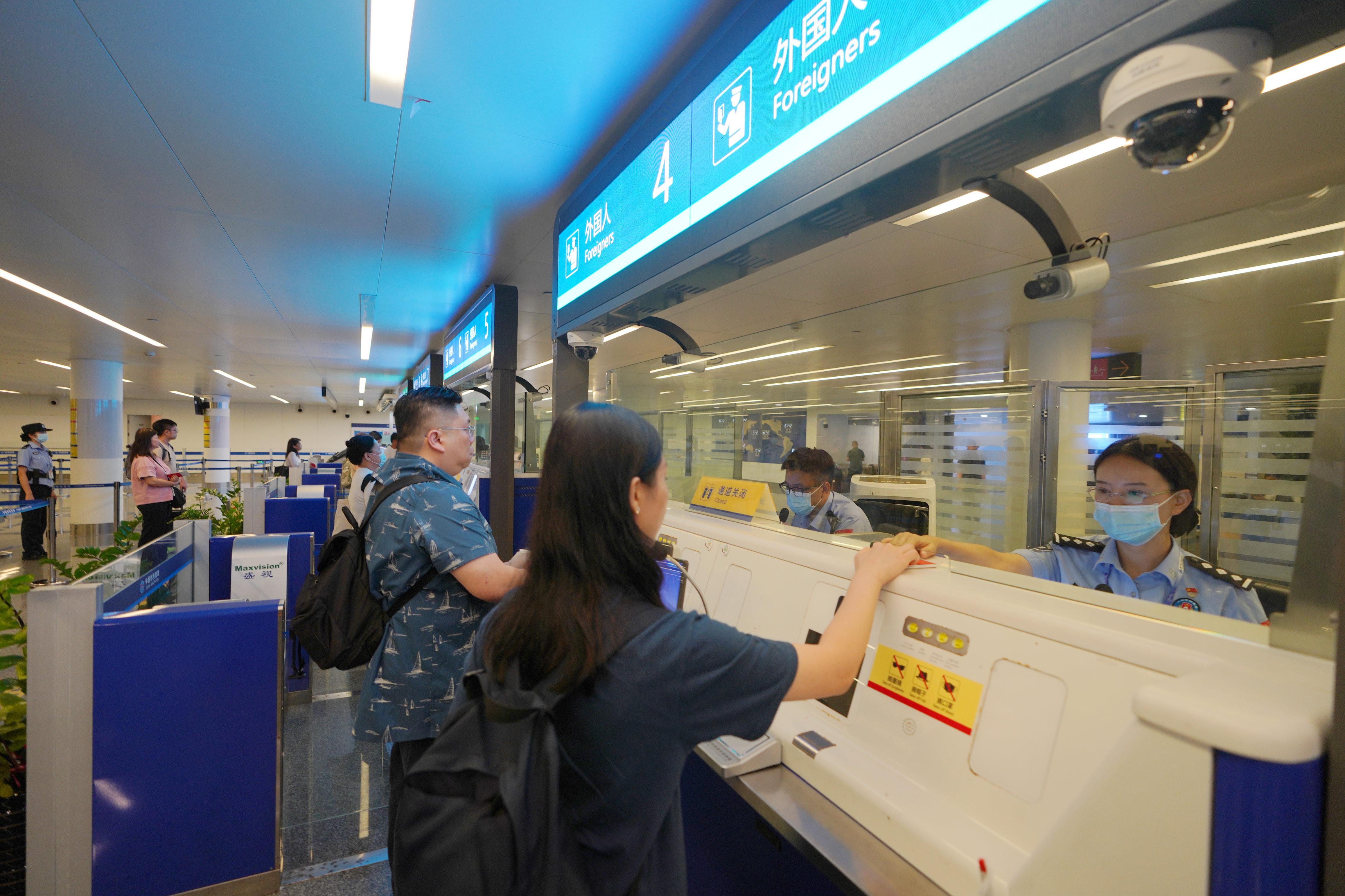 盛開在國門一線的“朱槿花”