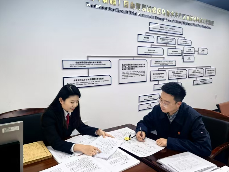 “屏對(duì)屏”化解跨國(guó)糾紛 這個(gè)法庭精準(zhǔn)護(hù)航自貿(mào)經(jīng)濟(jì)發(fā)展