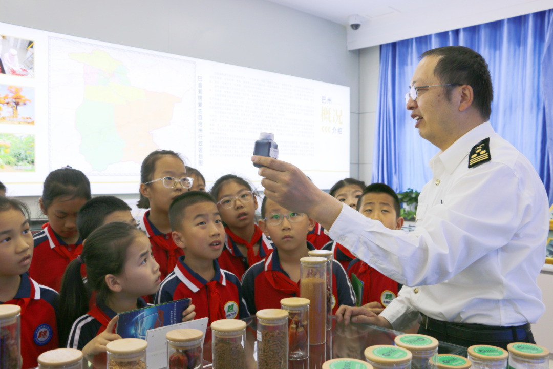 庫(kù)爾勒海關(guān)開(kāi)展國(guó)門(mén)生物安全教育進(jìn)校園活動(dòng)