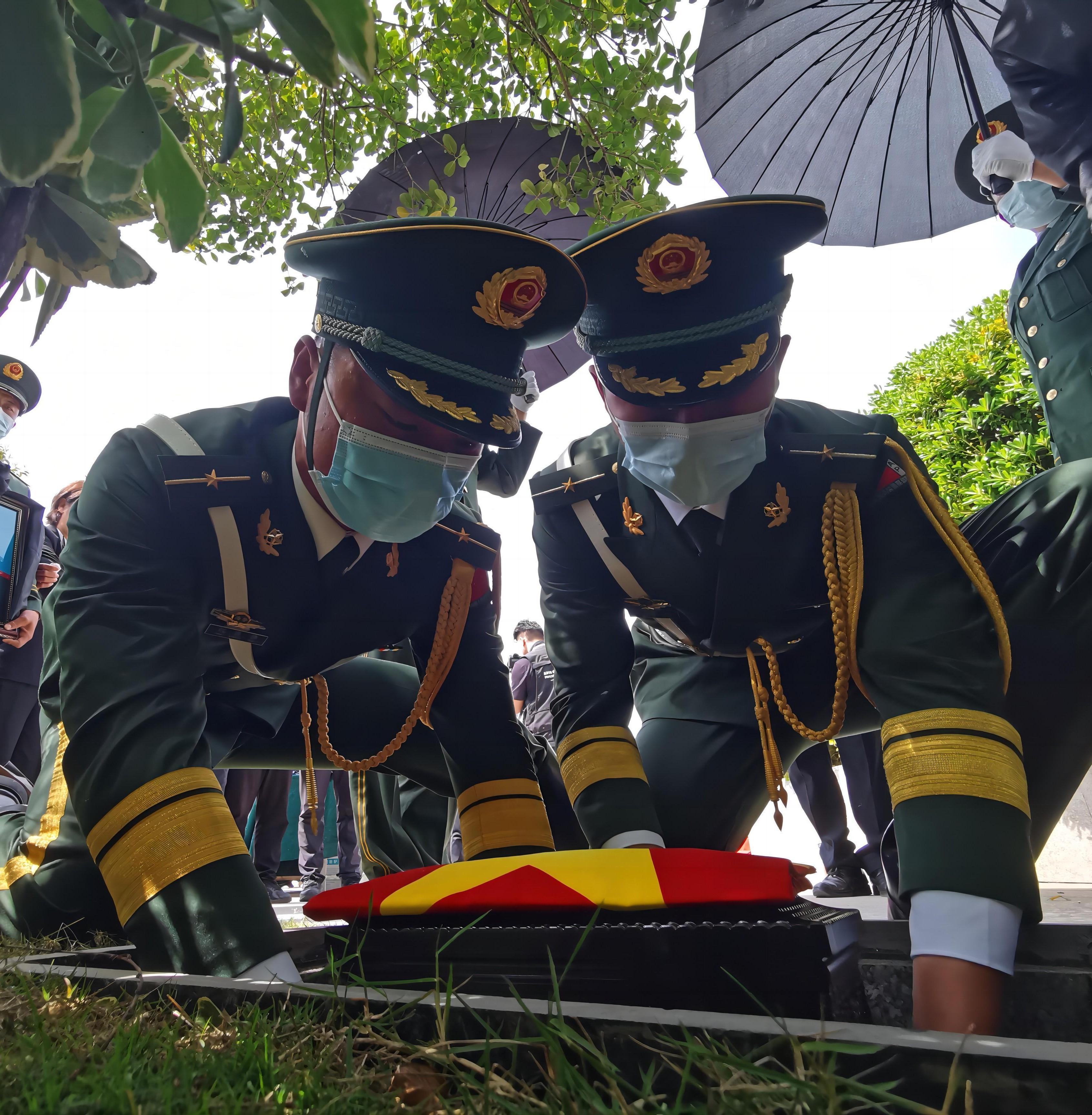 汪曉龍，我們送你回家！