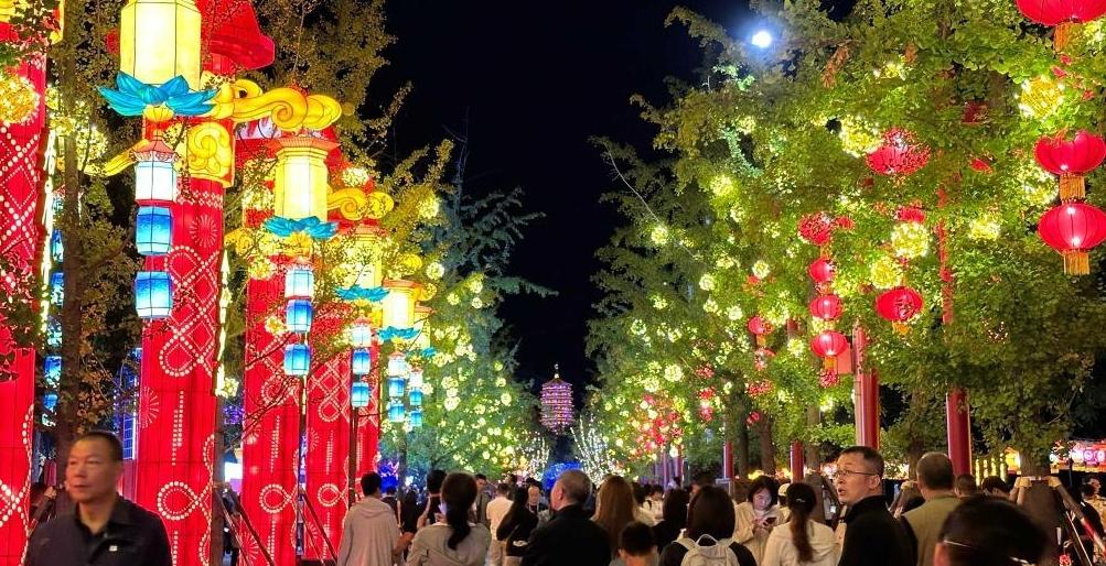 潮體驗(yàn)、微度假、熱IP——中秋節(jié)假期各地消費(fèi)市場掃描