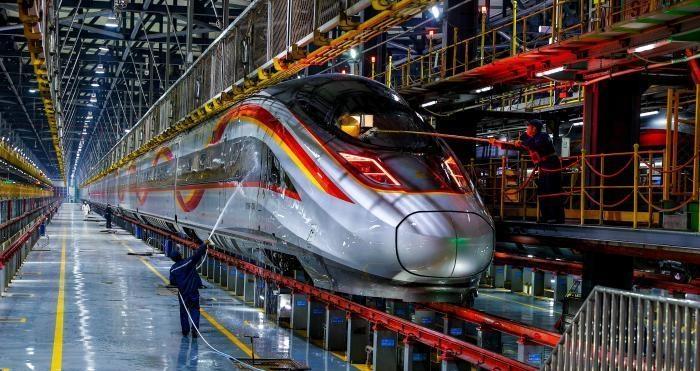 新春走基層 | “陸地航母”檢修忙 護(hù)航春運回家路